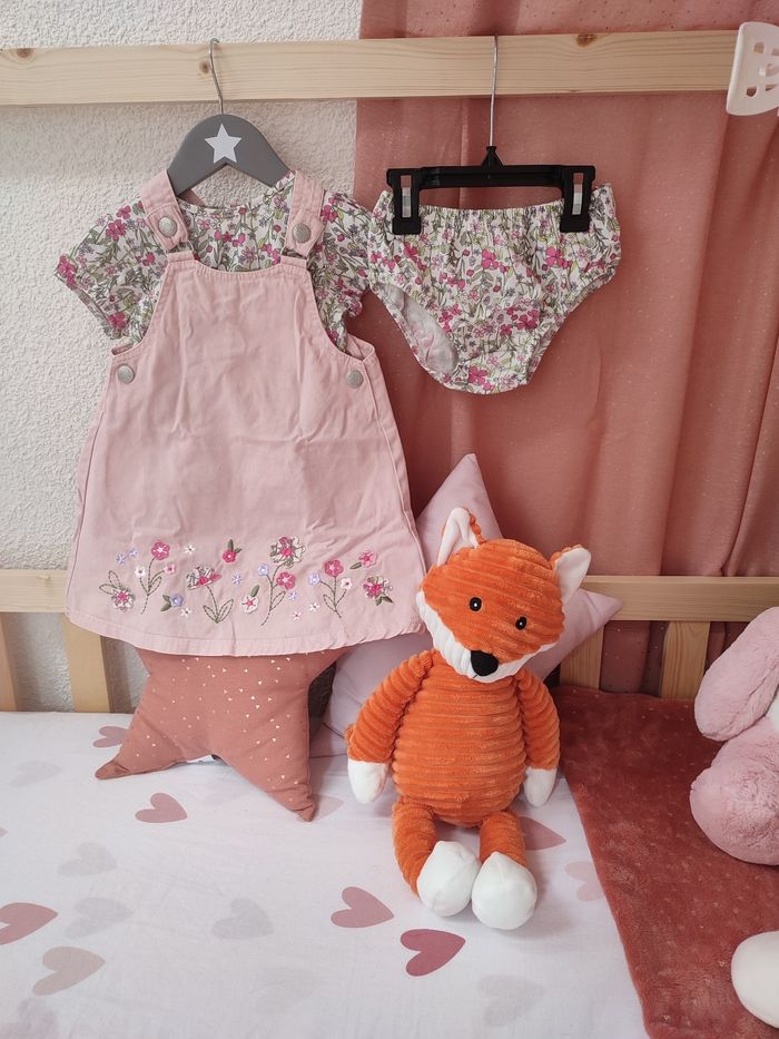 Ensemble Robe + tee shirt + culotte - Motif Fleuri - 23 mois - Très bon état