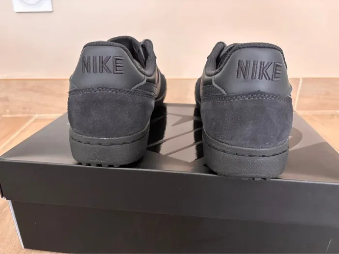 Baskets Nike Field Général neuves Taille 42,5 - photo numéro 3