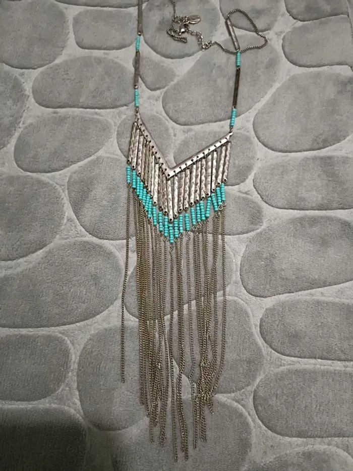 Long collier argenté et turquoise