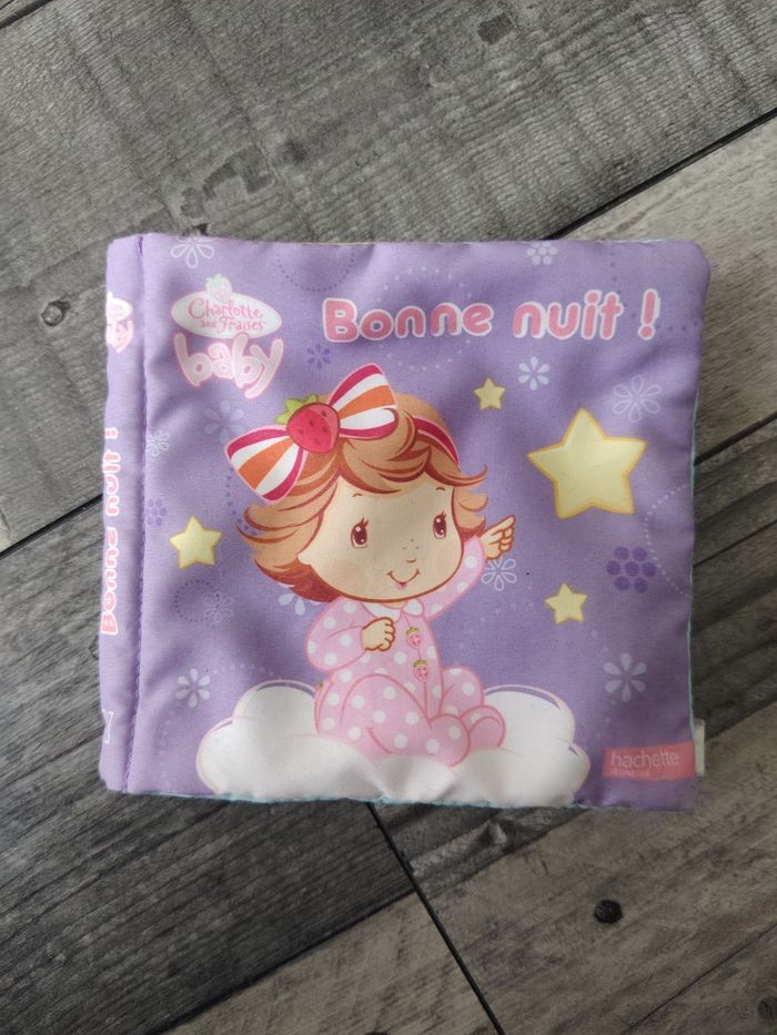 Livre tissu Bonne nuit Charlotte aux fraises