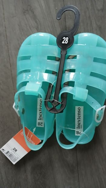 Sandale taille 28 neuve in extenso 