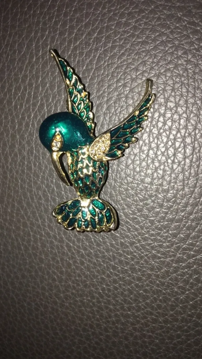 Broche colibri or et vert