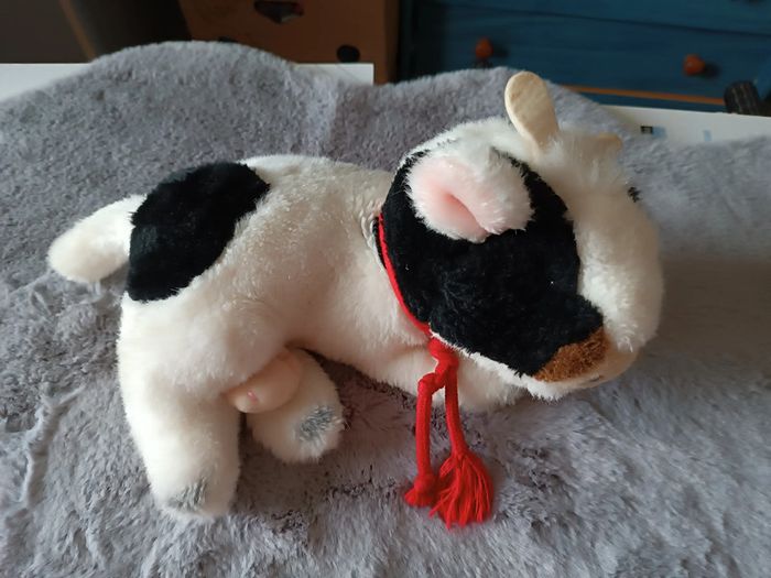 vache en peluche 30 cm de longueur