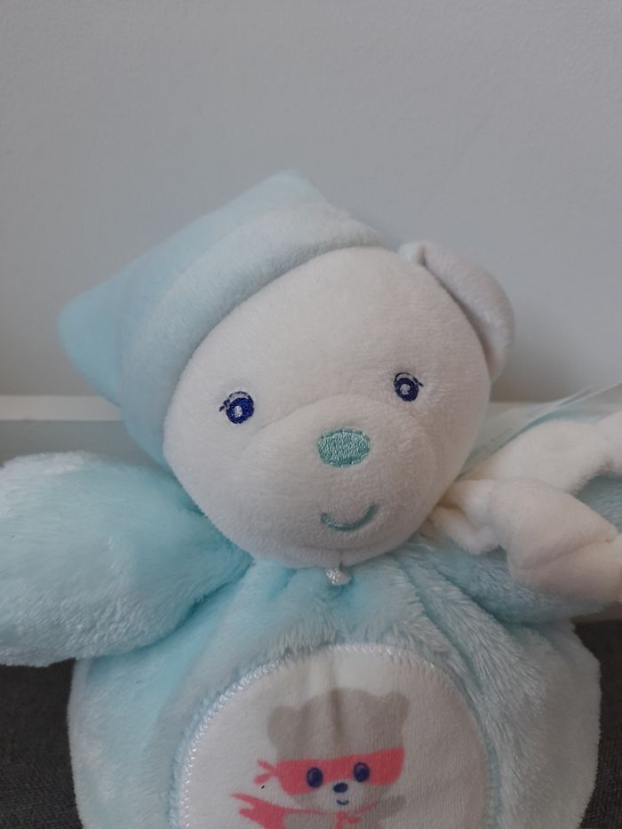 Peluche / doudou Kaloo ourson blanc et bleu - photo numéro 3