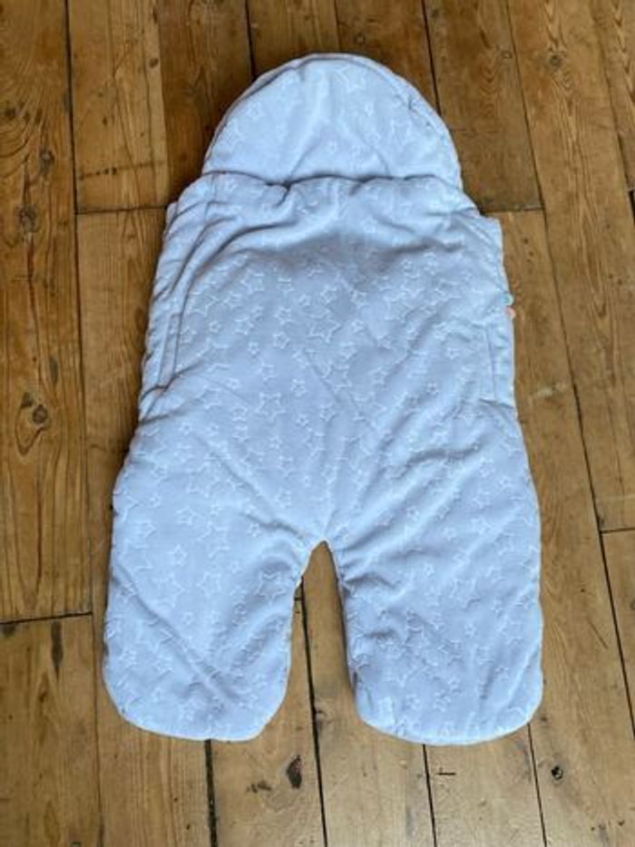 Nid de naissance en velours doux avec jambes, sécurité auto - photo numéro 3