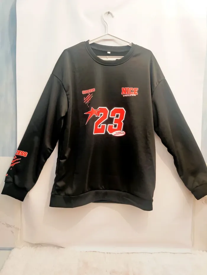 Sweat noir a motifs rouge taille L - photo numéro 2