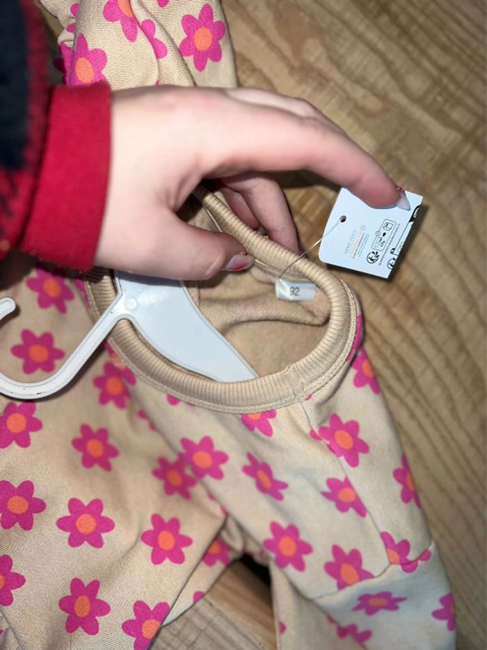 Robe 2 ans neuve étiqueté neuf sweat fleurs beige rose Marguerite - photo numéro 3