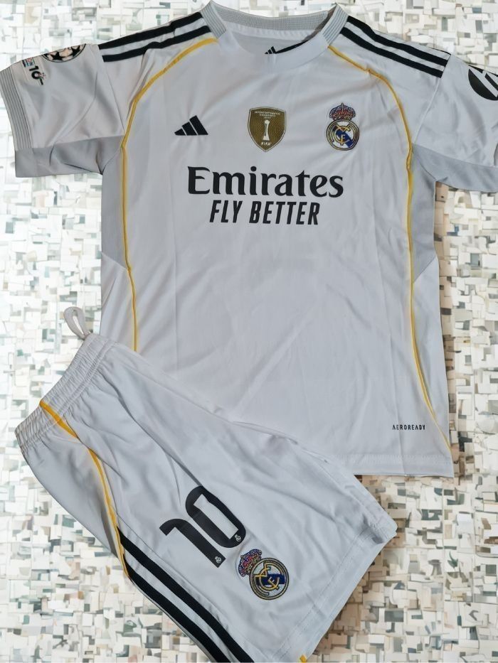 Maillot football Real madrid - mbappe - 8 ans - photo numéro 2