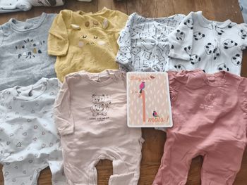 7 pyjamas Vertbaudet 1 mois