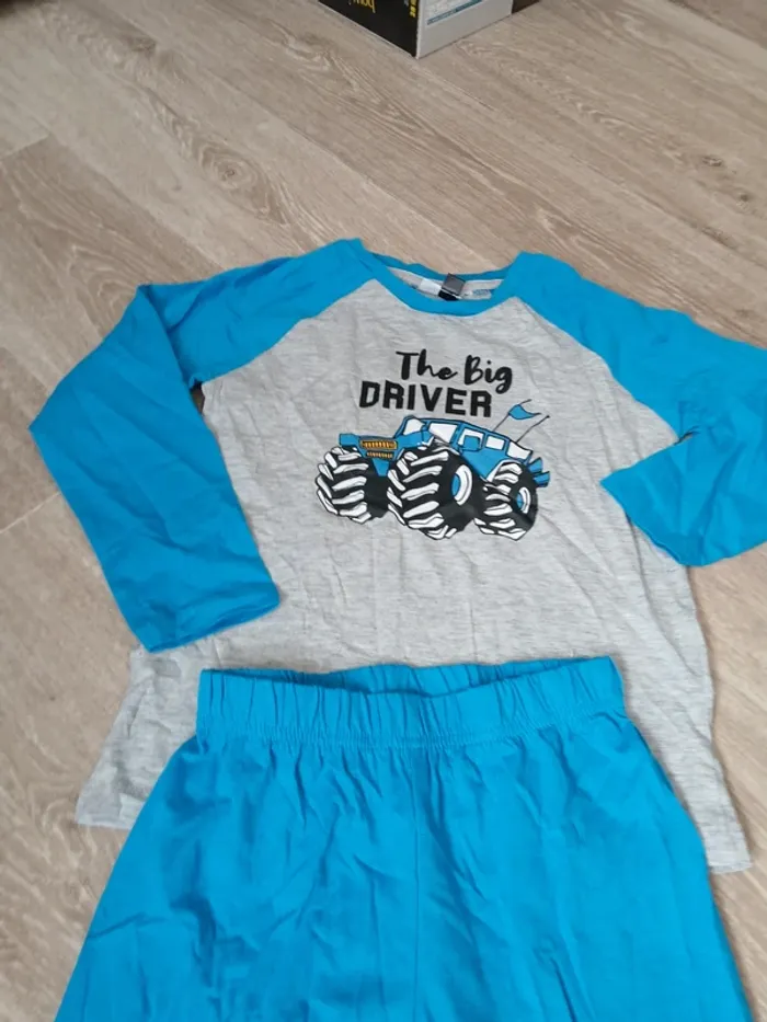 Pyjama neuf garçon 6 ans - photo numéro 2