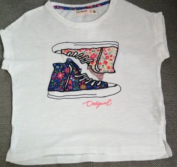 Beau petit tee shirt "baskets"