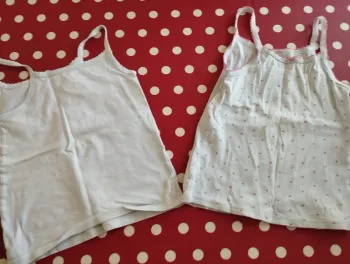 2 maillots de corps 4-5 ans