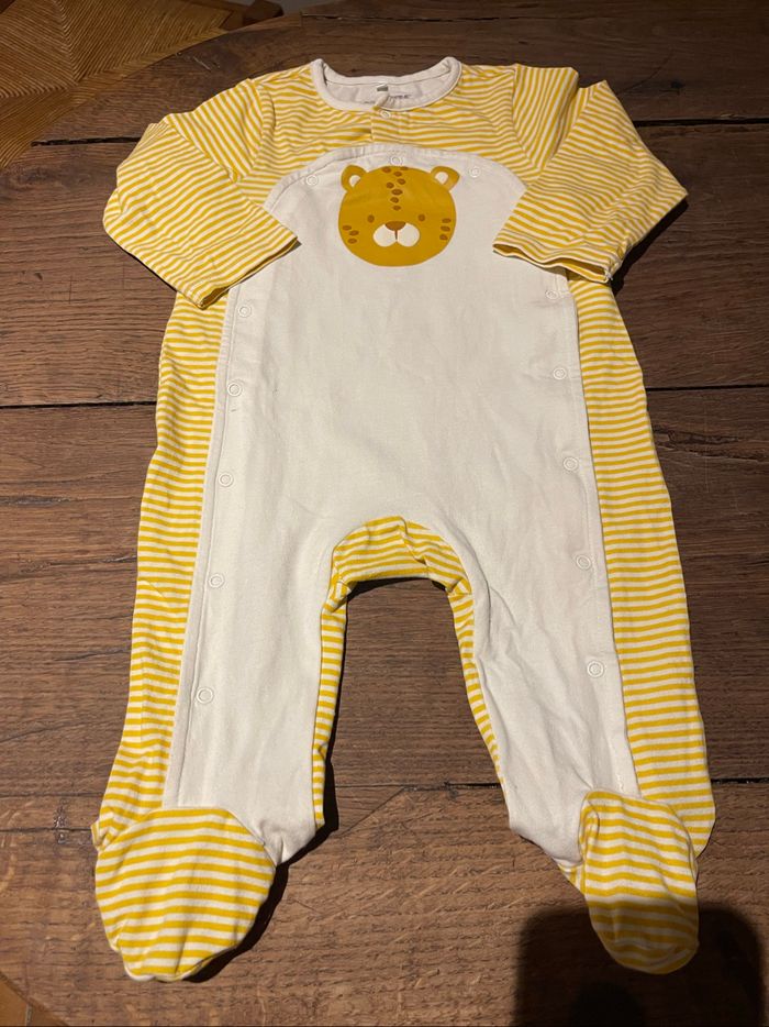 Lot pyjama Taille 12 mois - photo numéro 2