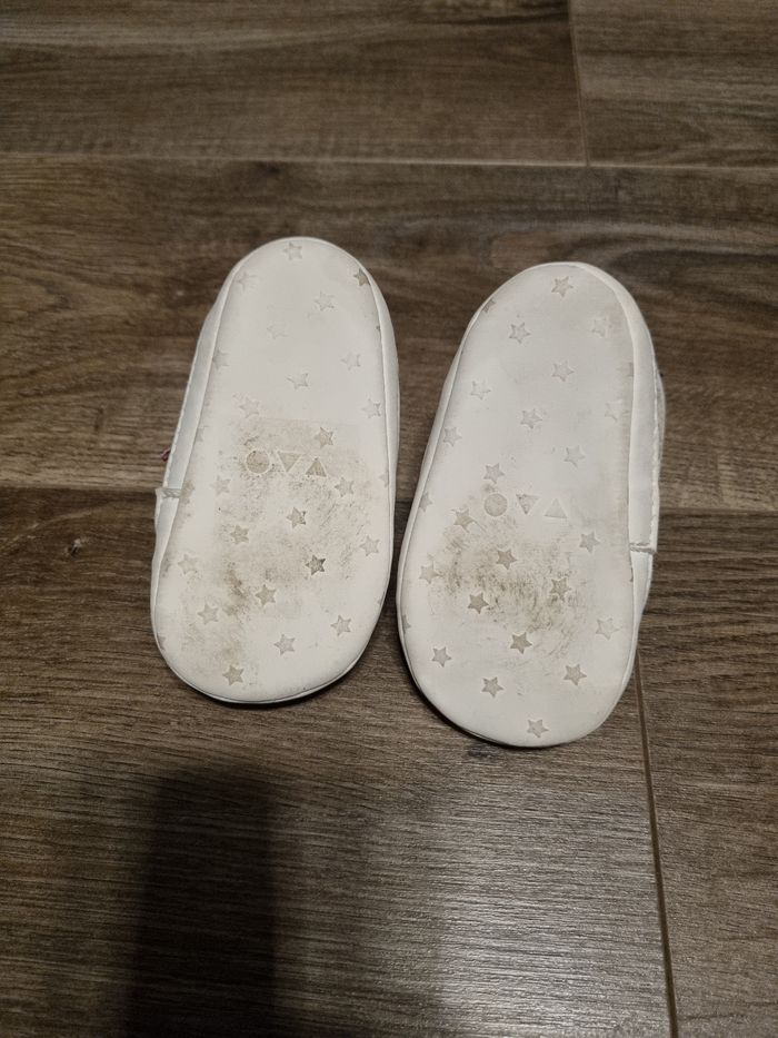 Baskets blanche taille 6/ 12 mois - photo numéro 2