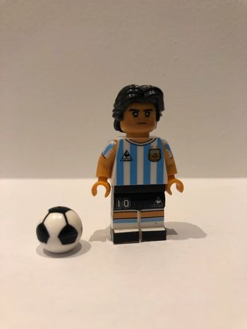 Figurine type lego Diégo Armando Maradona en équipe d’Argentine. Footballeur