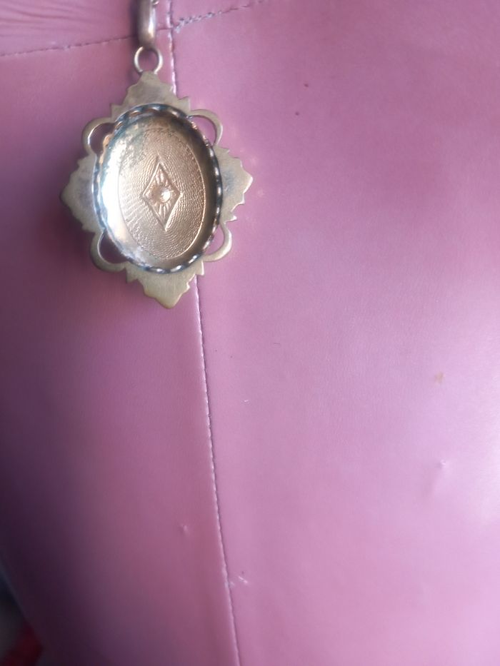 Chaîne avec pendentif ovale en métal doré - photo numéro 5