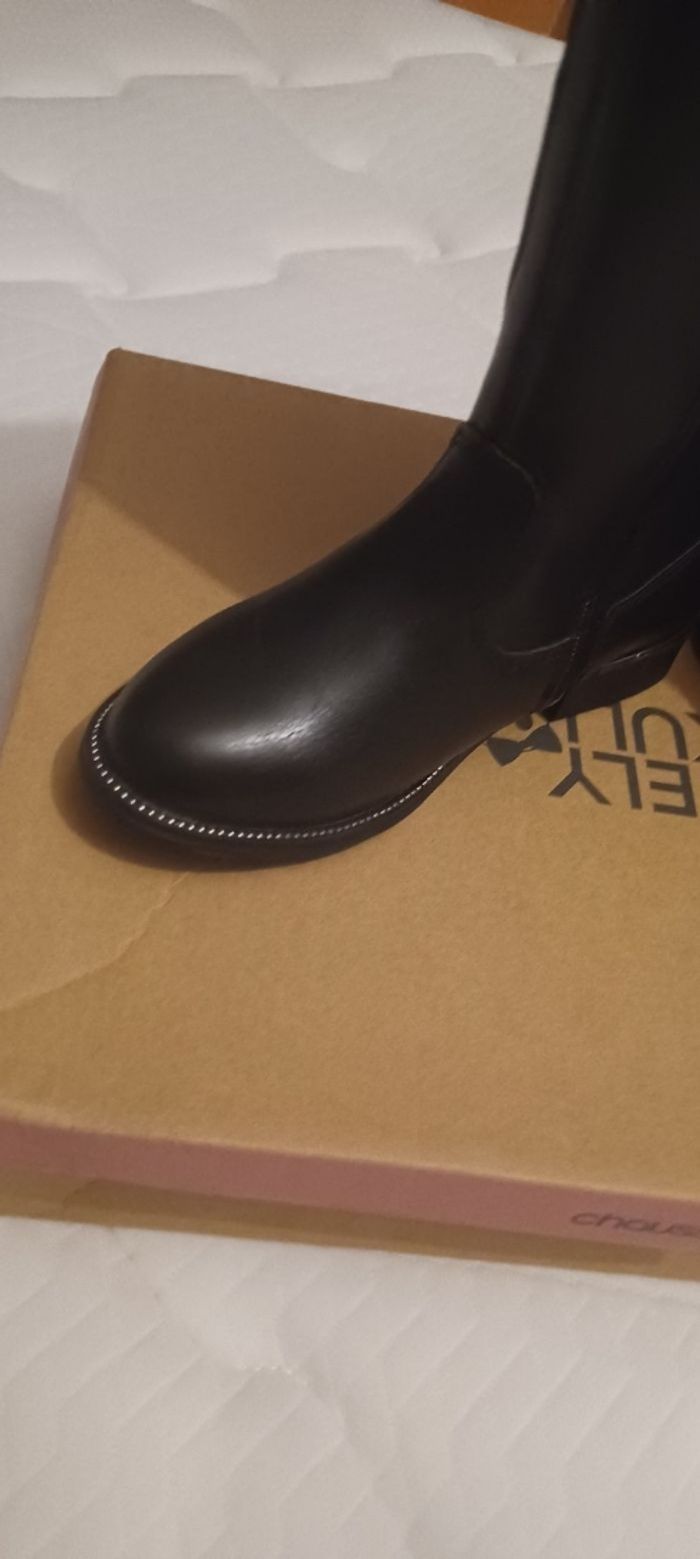 Très jolie paire de bottes fille Pointure 31 - photo numéro 3