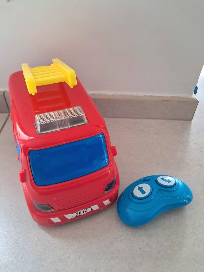 Camion pompier télécommandé - photo numéro 4