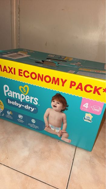 Couches Pampers baby dry T4