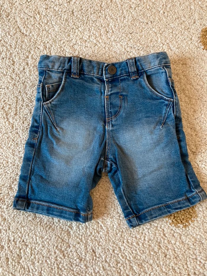 Short en jean neuf 9 mois