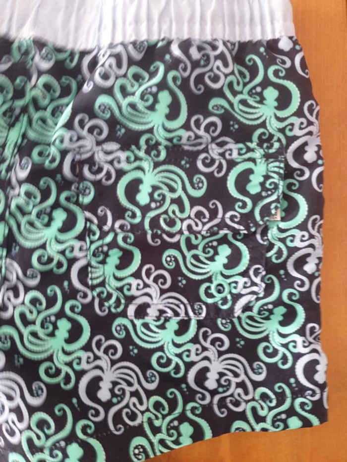 Lot de 2 shorts de bain 6 ans neufs - photo numéro 10