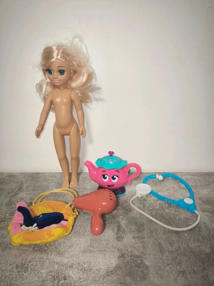 Poupée + accessoires