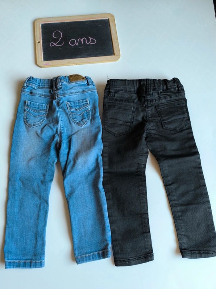 Lot de deux pantalons Tape à l'oeil taille 2 ans en très bon état - photo numéro 4