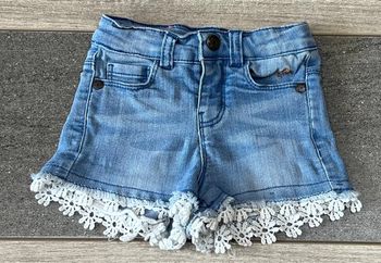 Short en jean 4 ans creeks très bon état