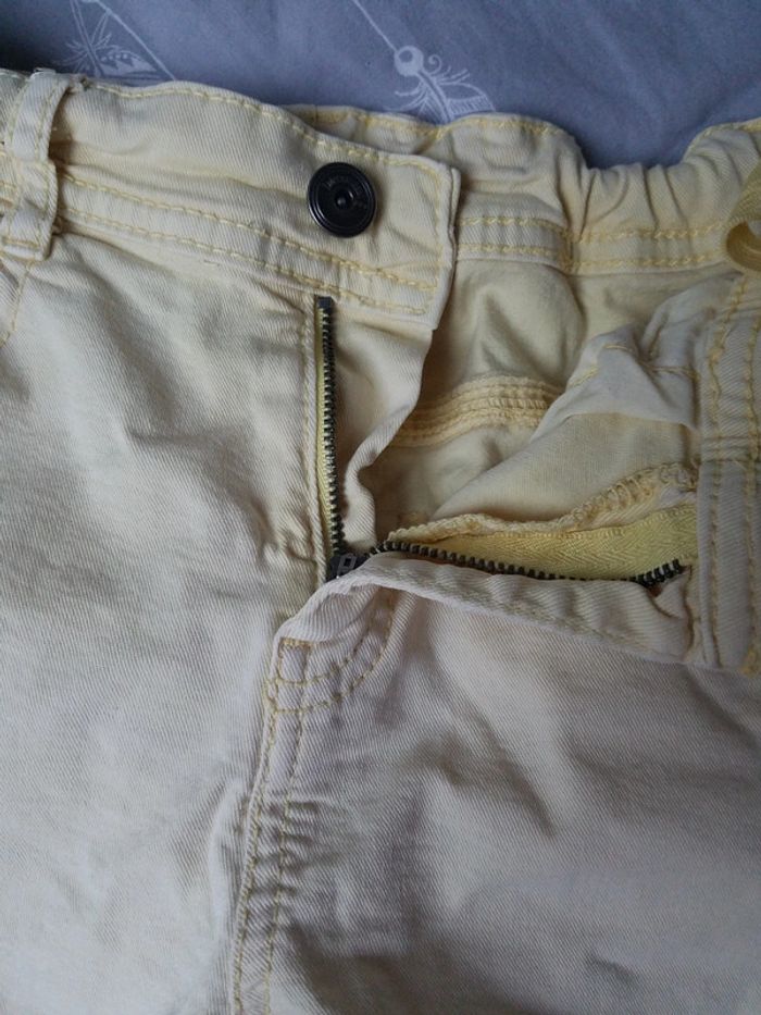 Short jaune clair - photo numéro 2