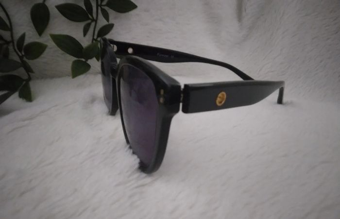 🌸Lunette de soleil noir et or neuve🌸 - photo numéro 3