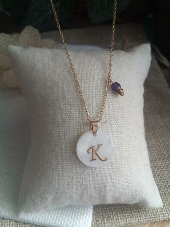 Collier pendentif lettre K et pierre améthyste 💜.