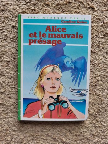 Livre enfant Alice et le mauvais présage de Caroline Quine Bibliothèque verte