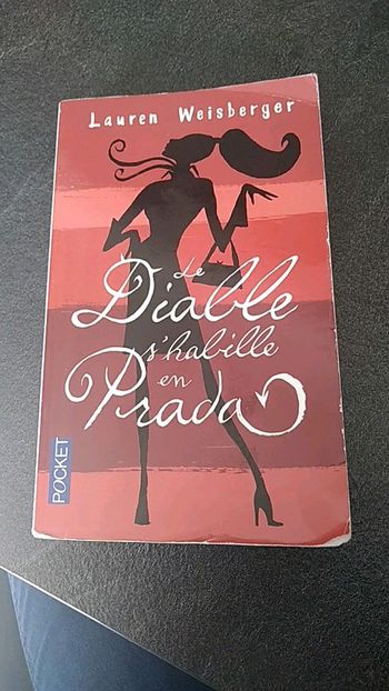 Livre de poche Le diable s'habille en Prada