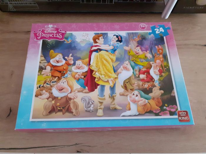 Puzzle Disney blanche neige 24 pièces