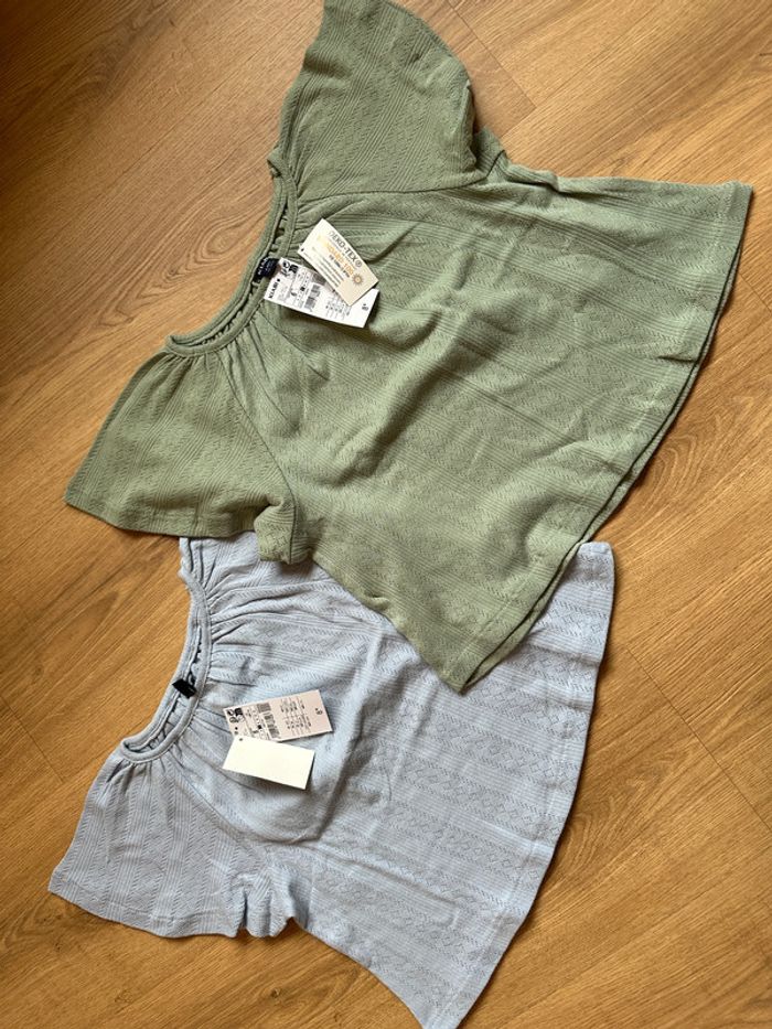 2 blouses maille ajourée neuves 5 et 6 ans