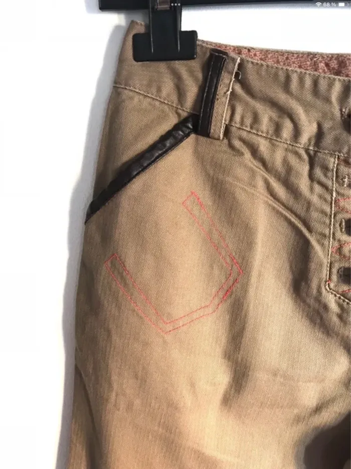 Jean kaki taupe à surpiqûres roses taille 34 - photo numéro 4