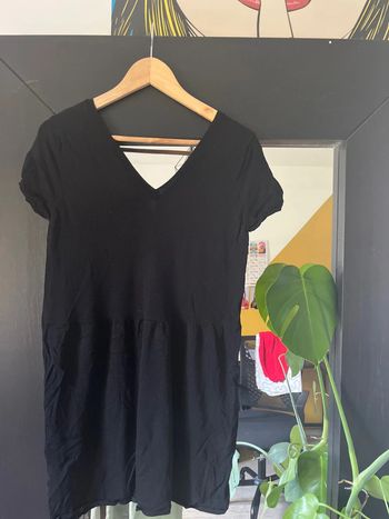 Robe noire Mango