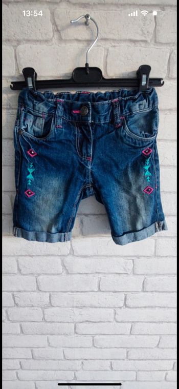 Short en jeans C&A taille 4 ans