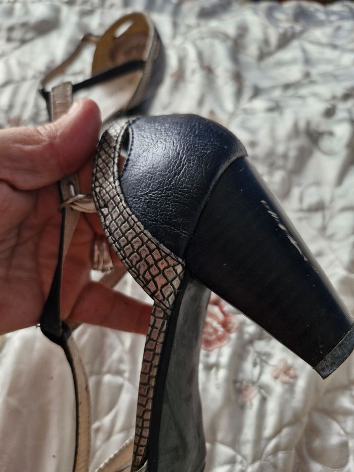 Très jolies sandales talon et brides - photo numéro 8