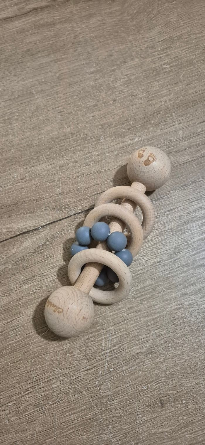 Hochet en bois et silicone - photo numéro 1