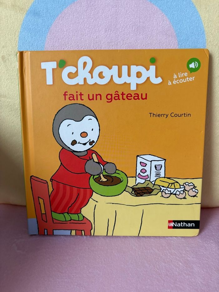 T’choupi fait un gâteau.