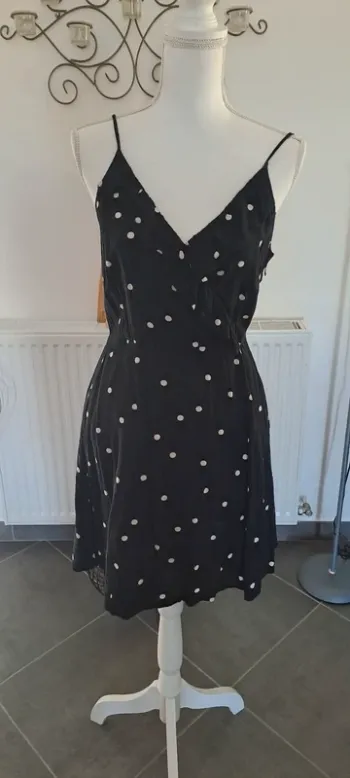 Robe courte noire et blanche