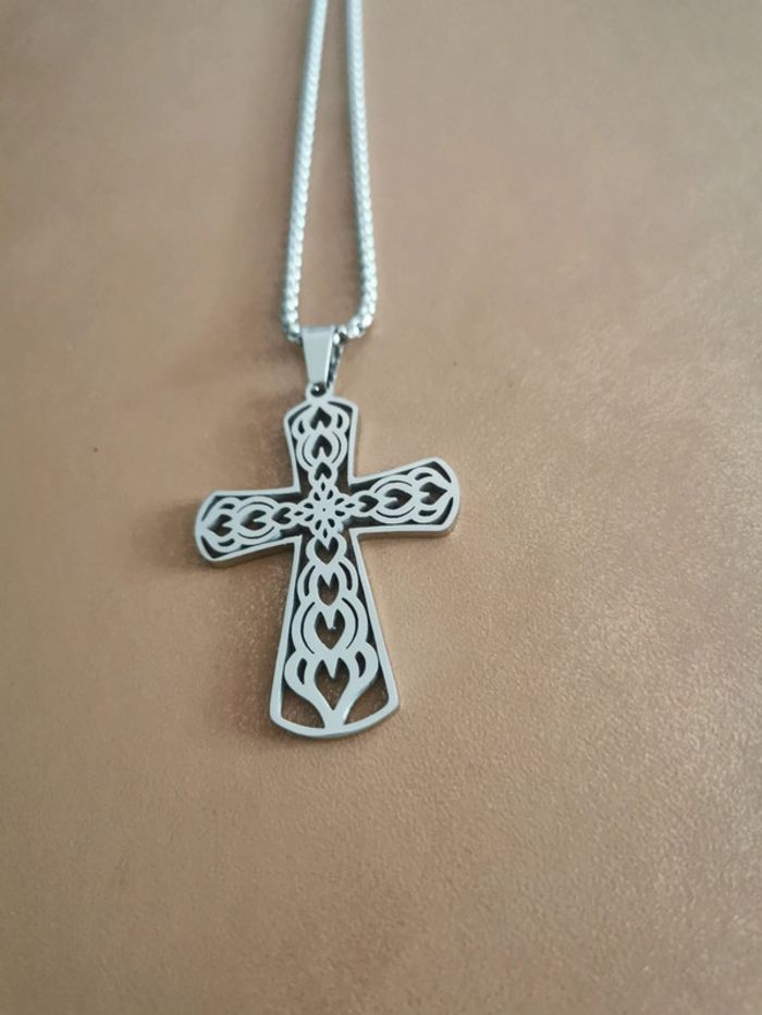 Collier et  croix motif celtique - photo numéro 2