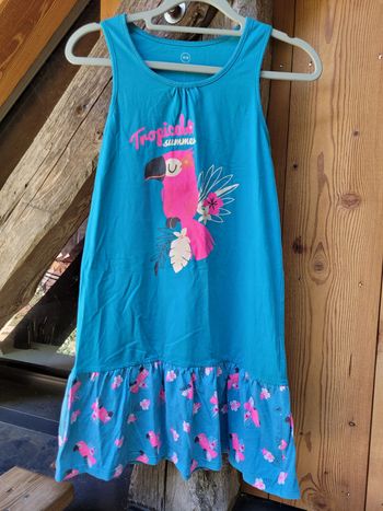 Je petite robe d'été 👗 bleu pétrole motif toucan rose fluo et fleurs sur la jupe , 12 ans