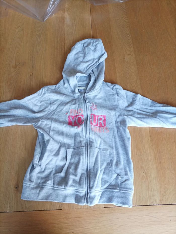 Sweat à capuche 8ans