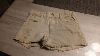 Short fille