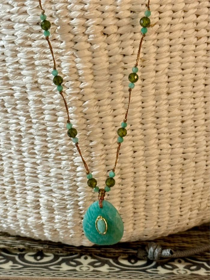 Collier réglable cordon tissé finitions chaîne réglable perles et pierre jade vert habaha Paris