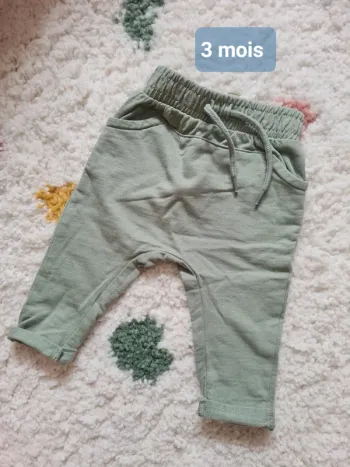 Pantalon léger kaki. Bébé garçon 3 mois. Vertbaudet