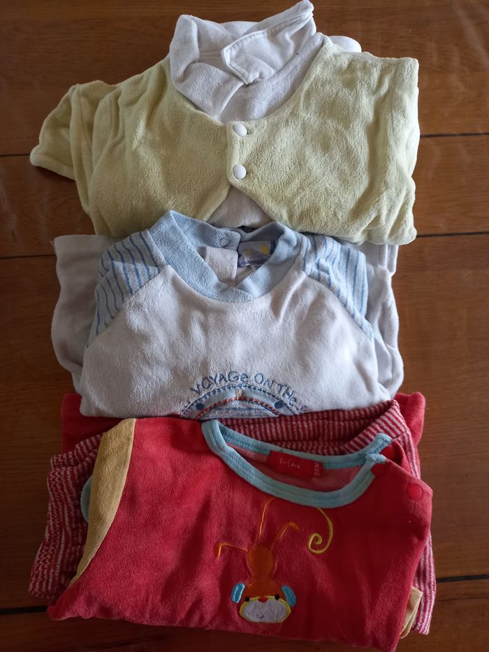 Lot pyjamas  2 pieces