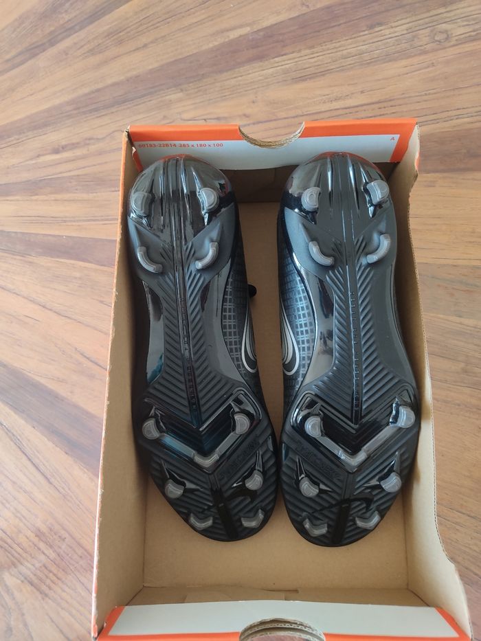Crampons Nike T 39 - photo numéro 7